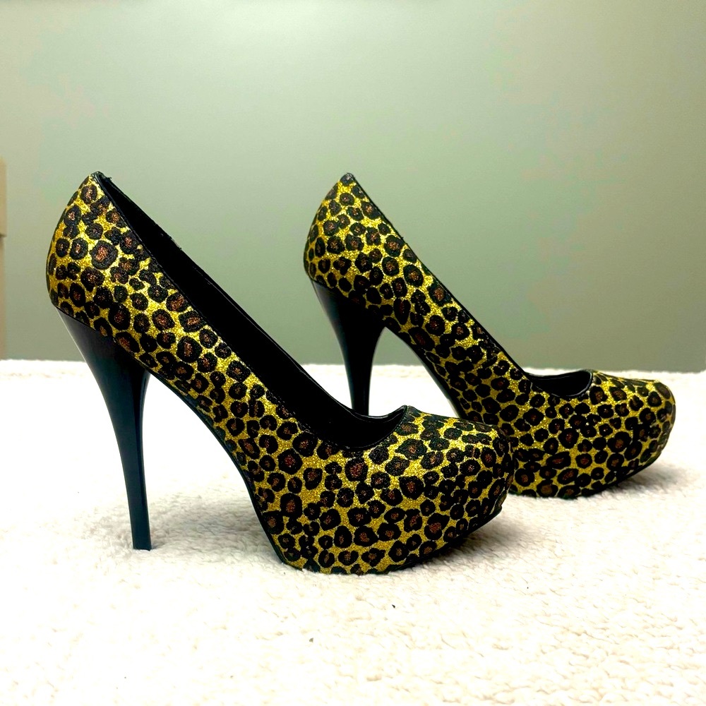 Shi By Journeys Metallic Gold Glitter Leopard Print High Heels Size 9